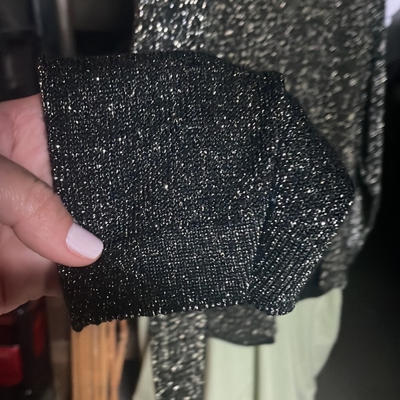 Adorable black and gold sweater - Picture 4 of 6